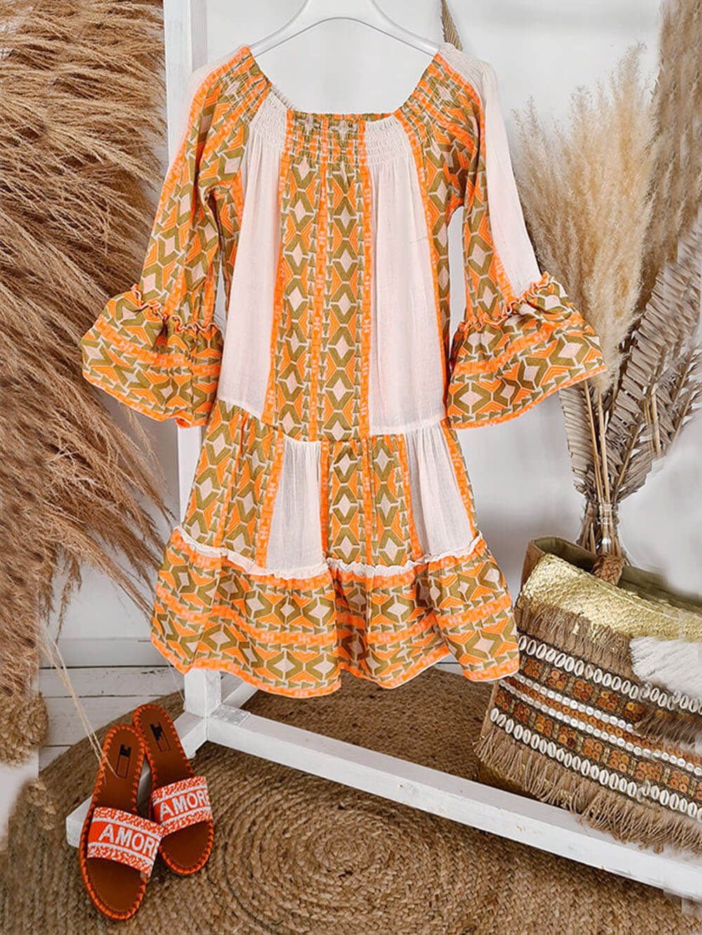 Schulterfreies, lockeres Minikleid aus Leinenmischung mit ethnischem Druck