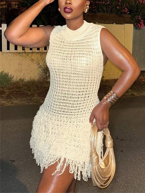 Ärmelloses Strickkleid mit Quastensaum