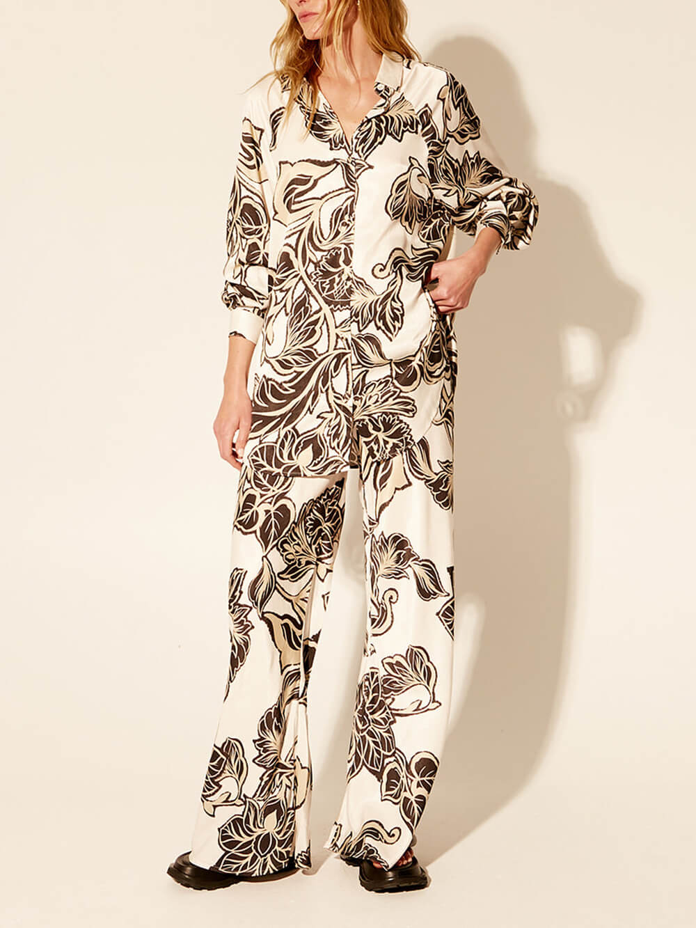 Exquisites, lockeres Oversize-Hemd mit Blumendruck
