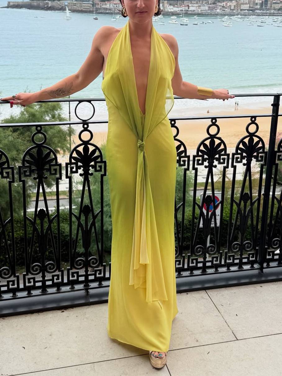 Robe longue moulante dos nu à lacets et col licou