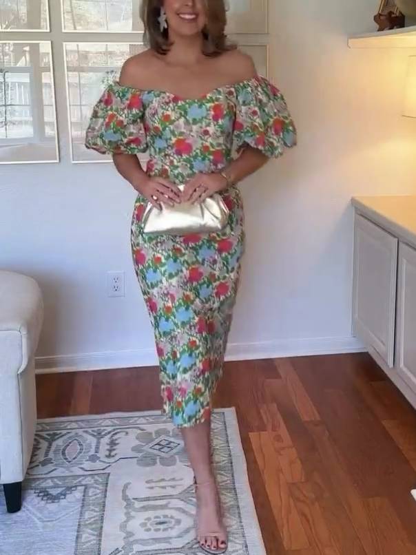 Robe fleurie à manches bouffantes