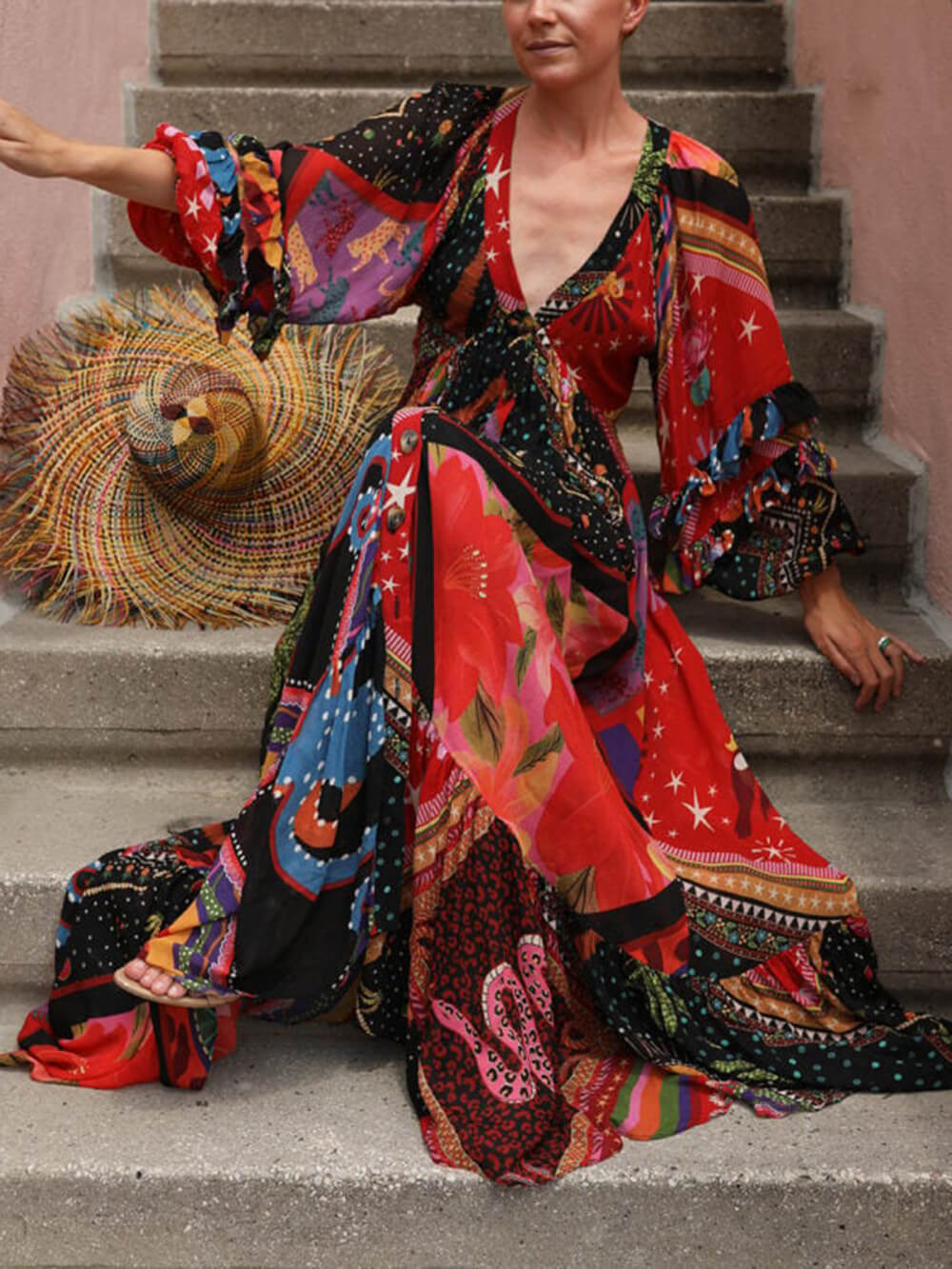 Robe longue bohème à imprimé floral et patchwork, avec volants et col en V