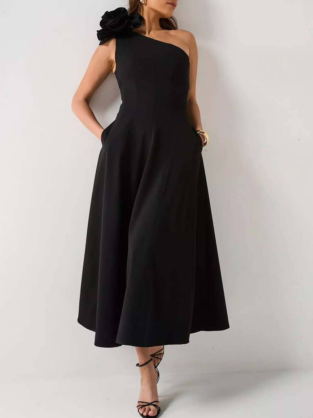 Robe midi exquise à une épaule avec corsage