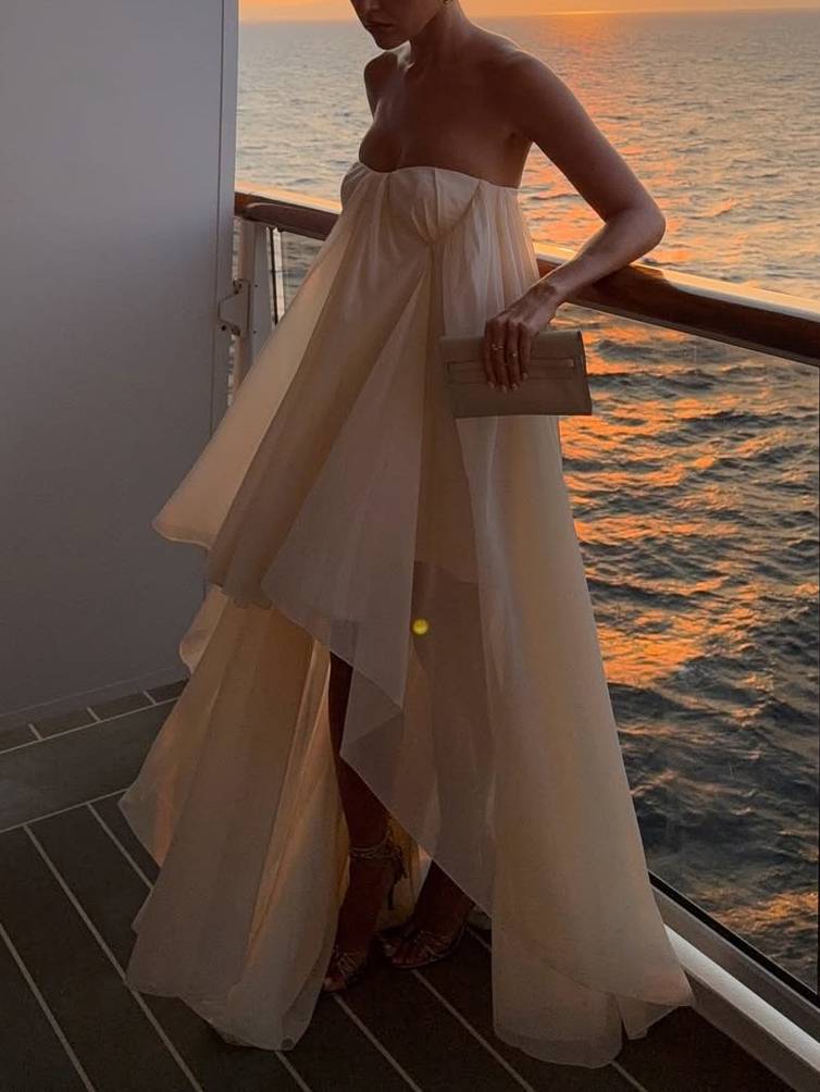 Maxikleid mit Tube-Top und unregelmäßigem Saum