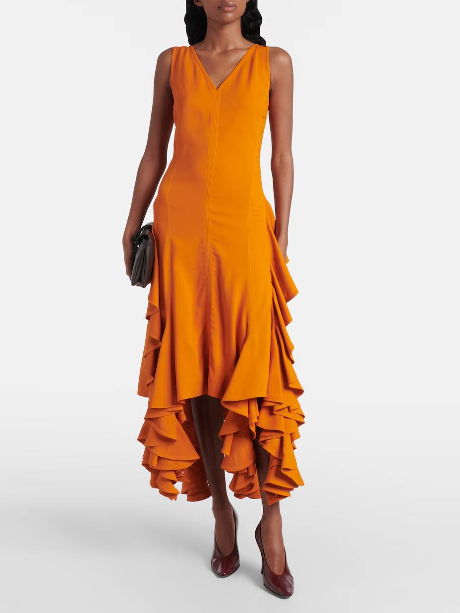 Kleid mit V-Ausschnitt und unregelmäßigem Saum