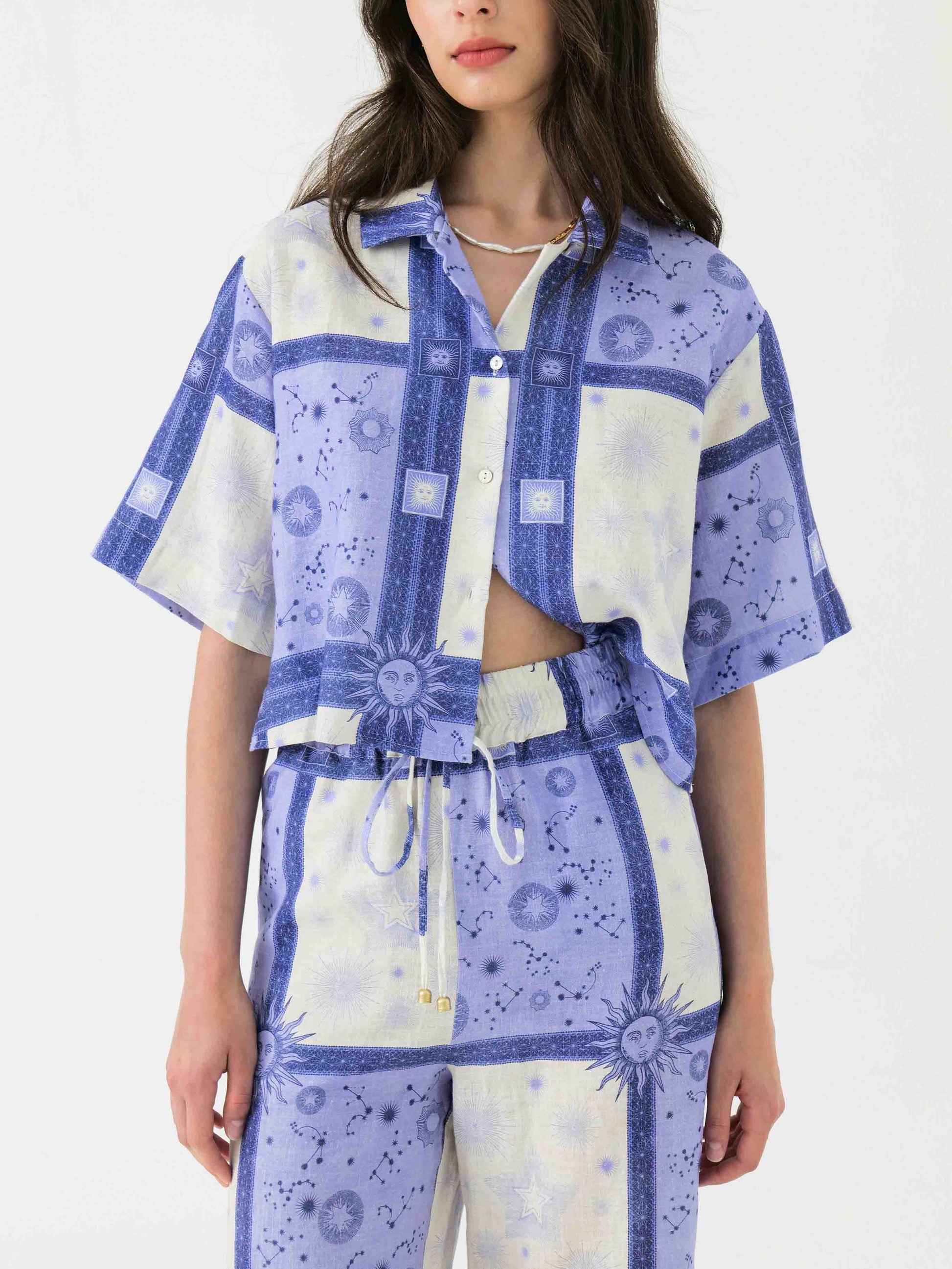 Exklusives kurzes Shirt mit verträumtem Galaxy-Sonnen-Print