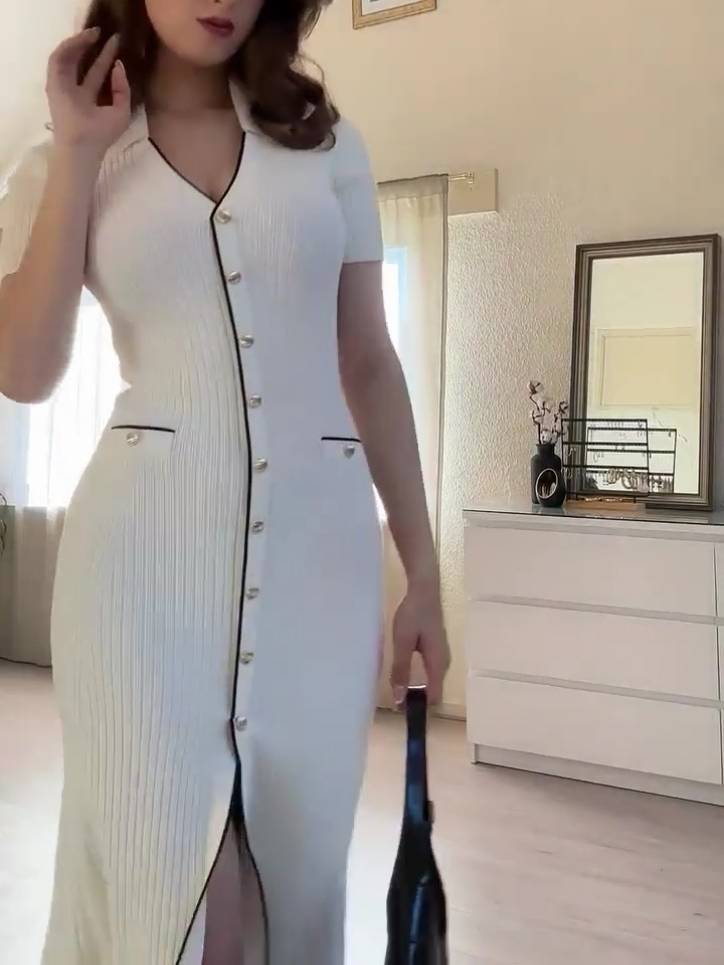 Minimalistisches Strickkleid mit V-Ausschnitt