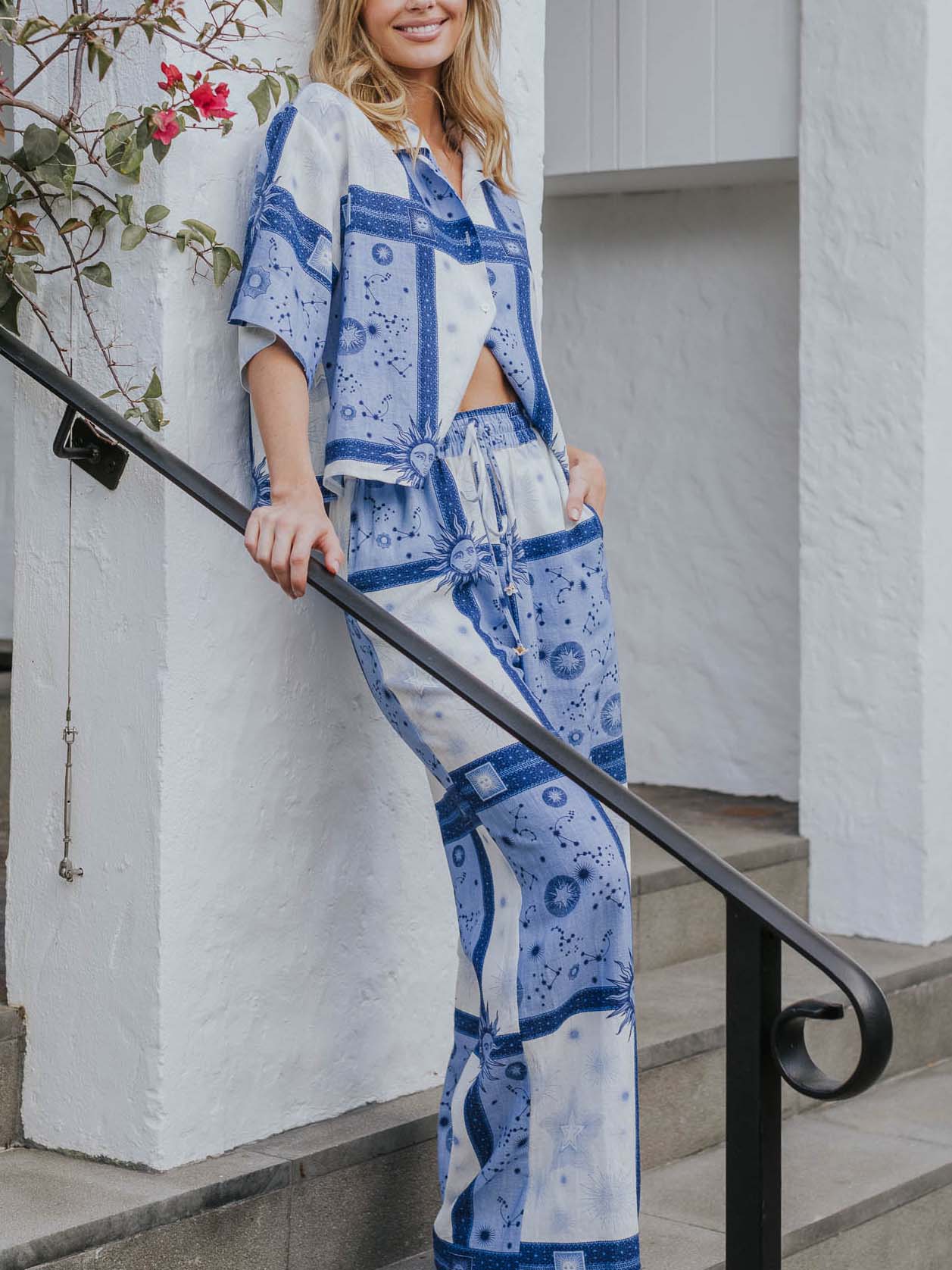 Exklusives kurzes Shirt mit verträumtem Galaxy-Sonnen-Print