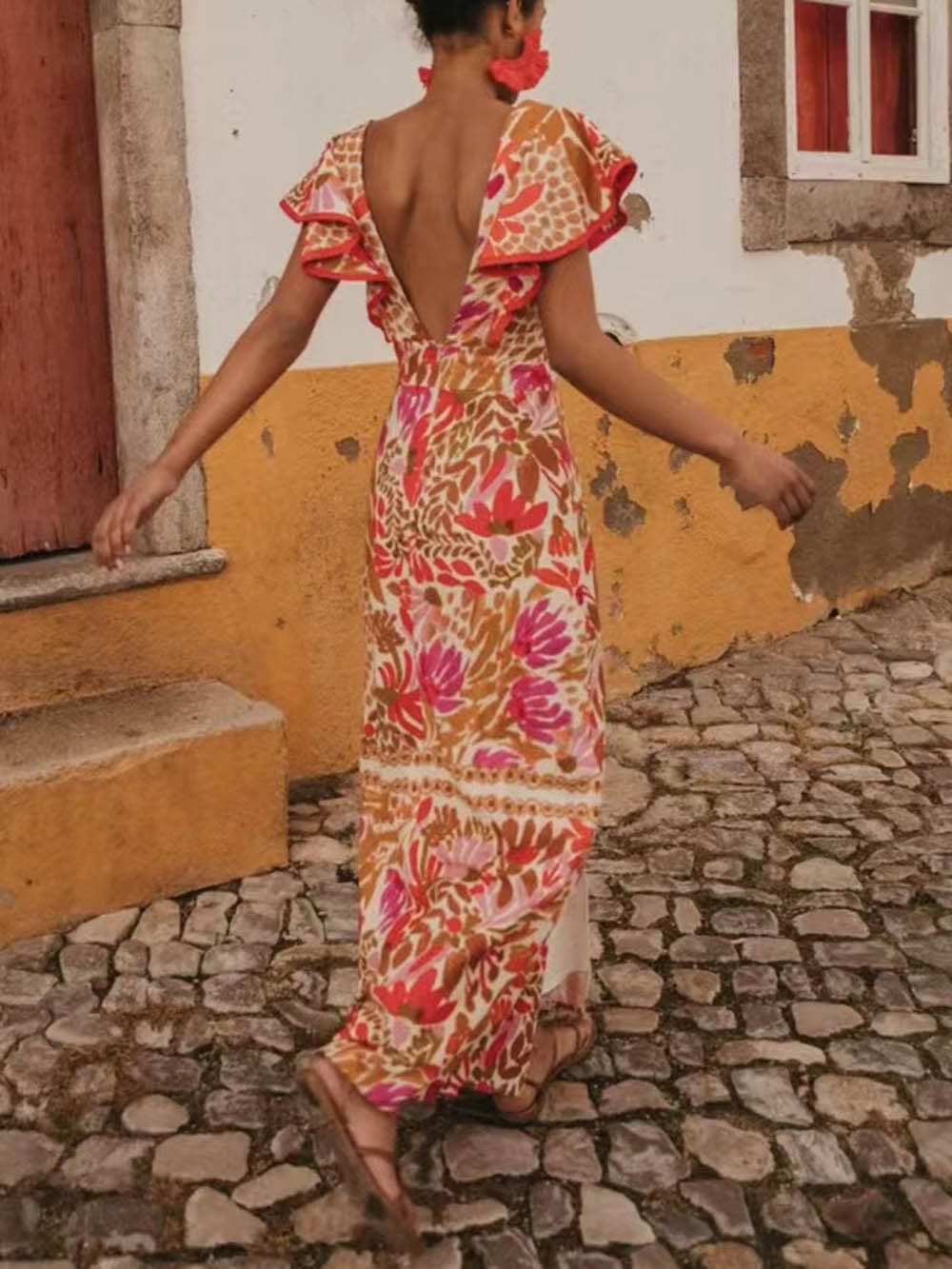 Modisches rückenfreies Kleid mit V-Ausschnitt, Rüschen und offenem Print