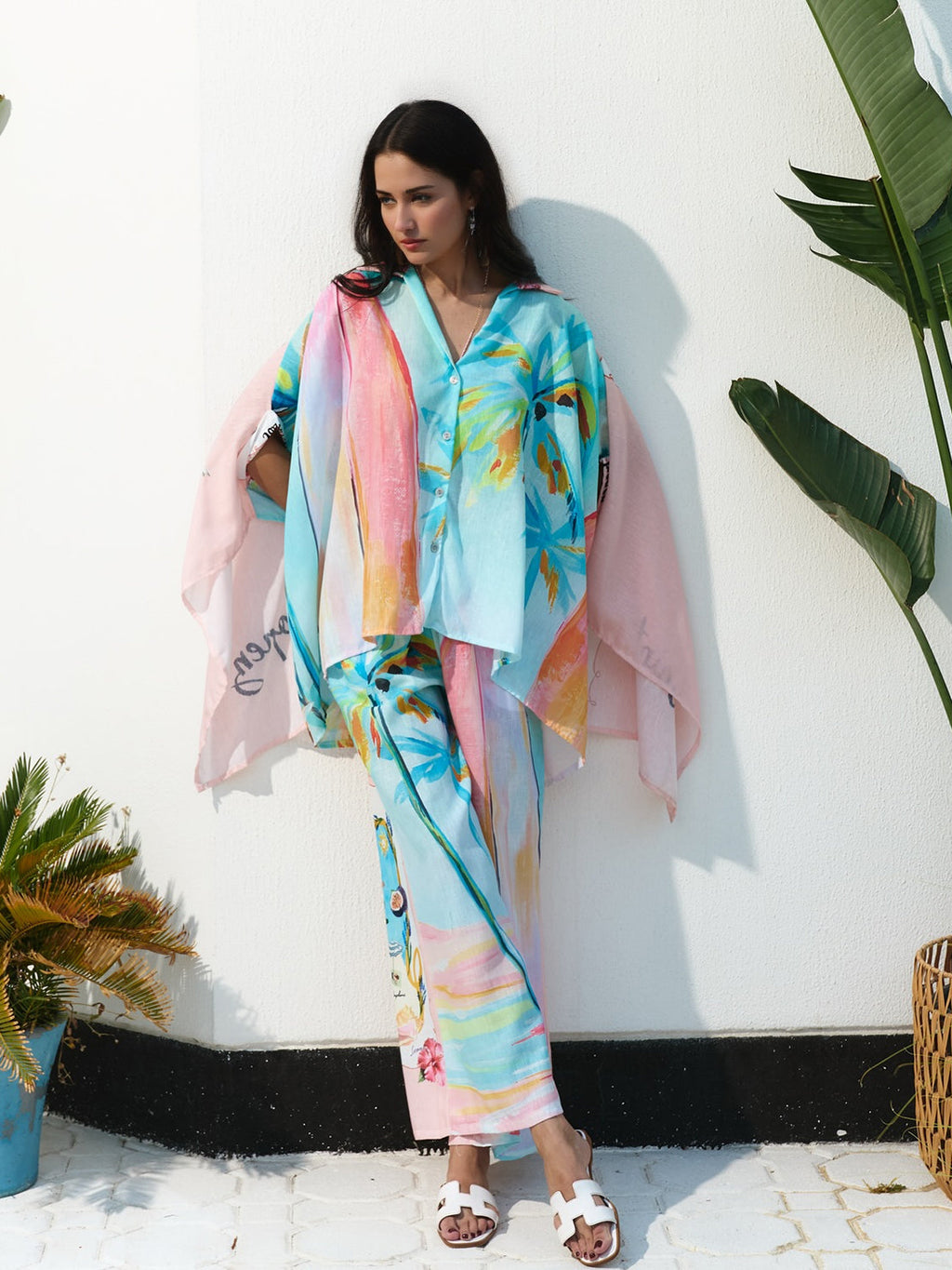 Chemise à manches chauve-souris unique avec imprimé cocotier et peinture à l'huile