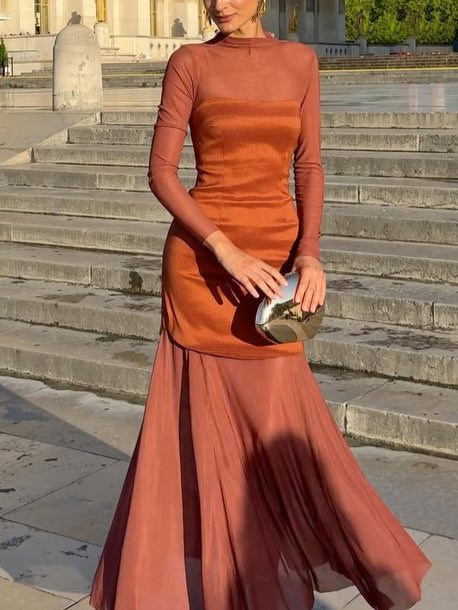 Elegantes, langärmliges Maxikleid mit transparentem Einsatz