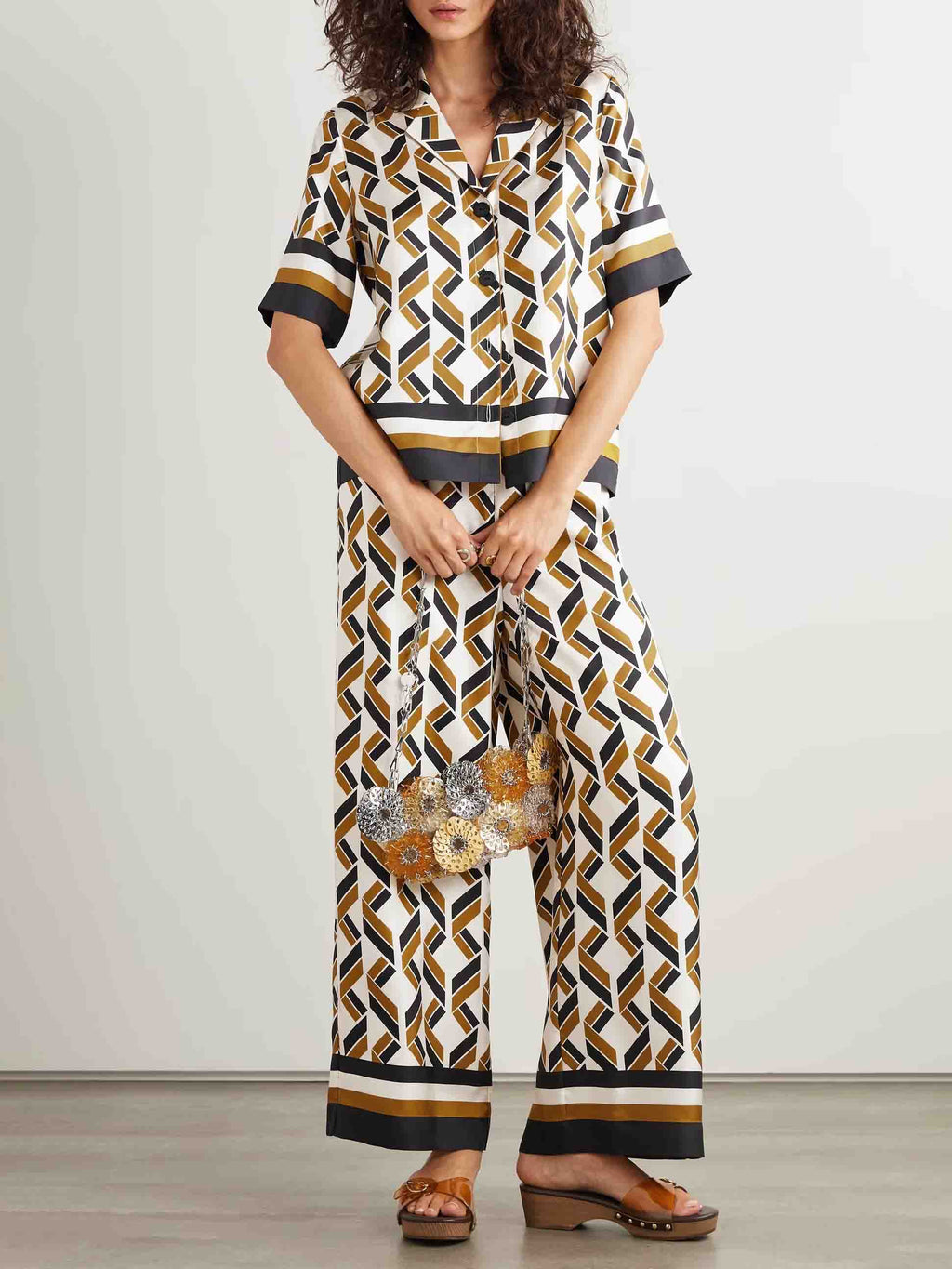Chemise à manches courtes en satin à imprimé géométrique exquis