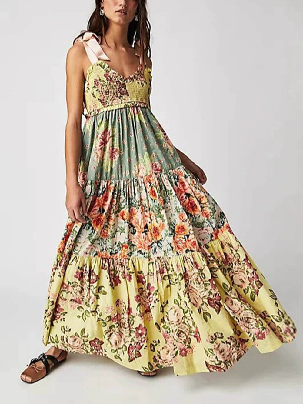 Klassisches Unterkleid mit Blumenmuster im französischen Stil