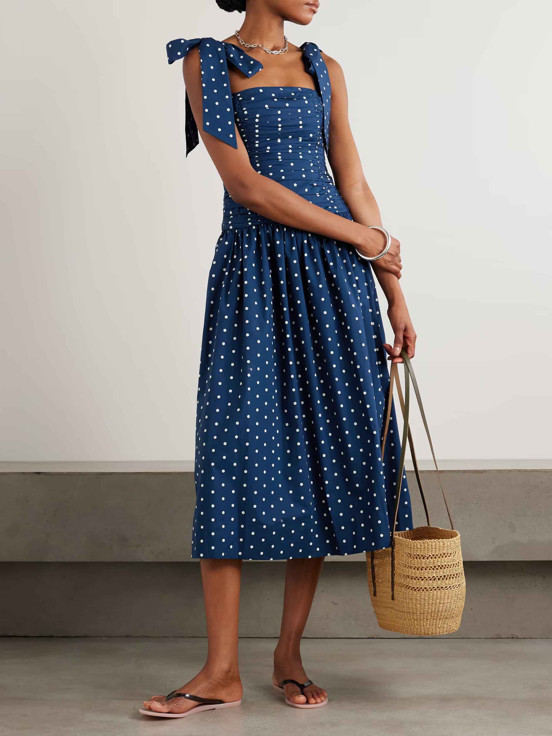 Robe mi-longue plissée à pois et lacets rétro