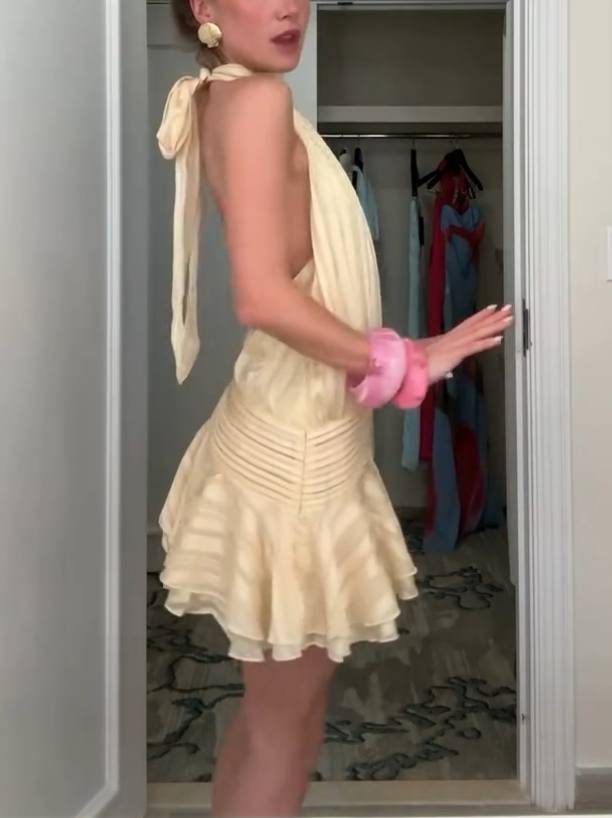 Mini-robe dos nu à ourlet volanté
