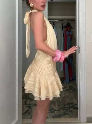 Minikleid mit Neckholder und Rüschensaum