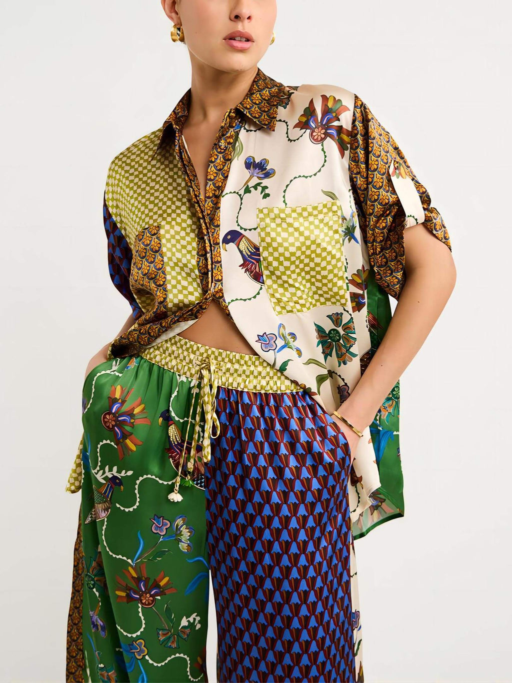Lockere Hose mit weitem Bein und speziellem Folk-Print
