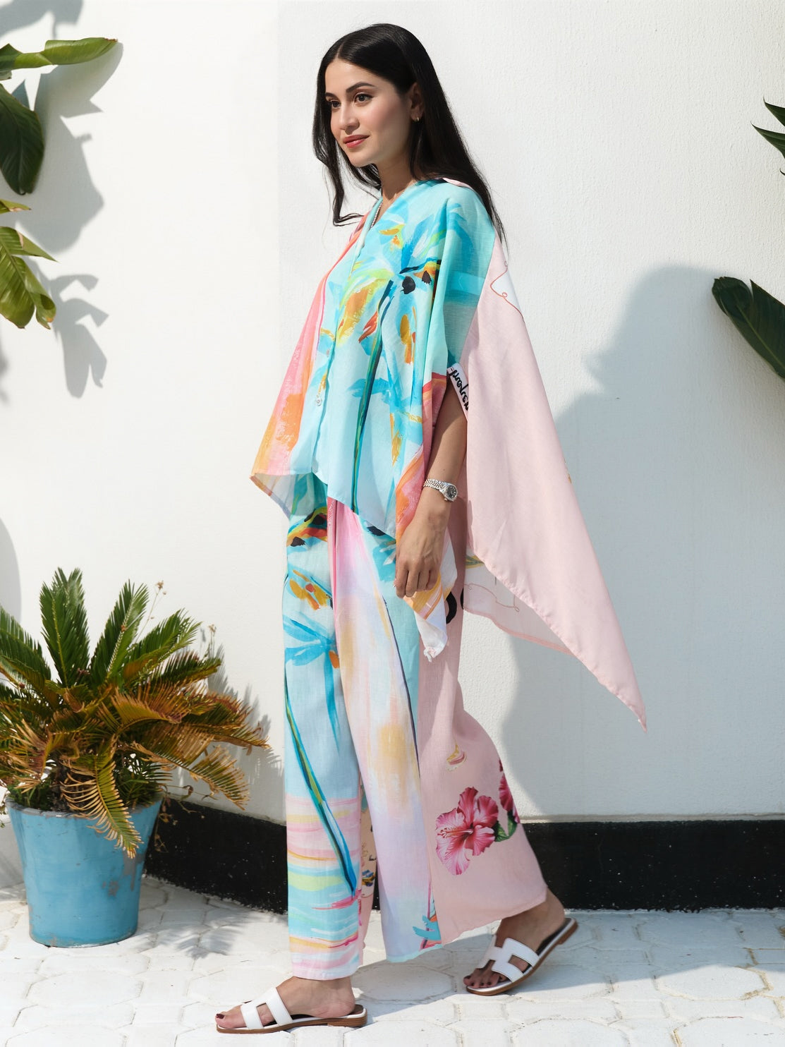 Chemise à manches chauve-souris unique avec imprimé cocotier et peinture à l'huile