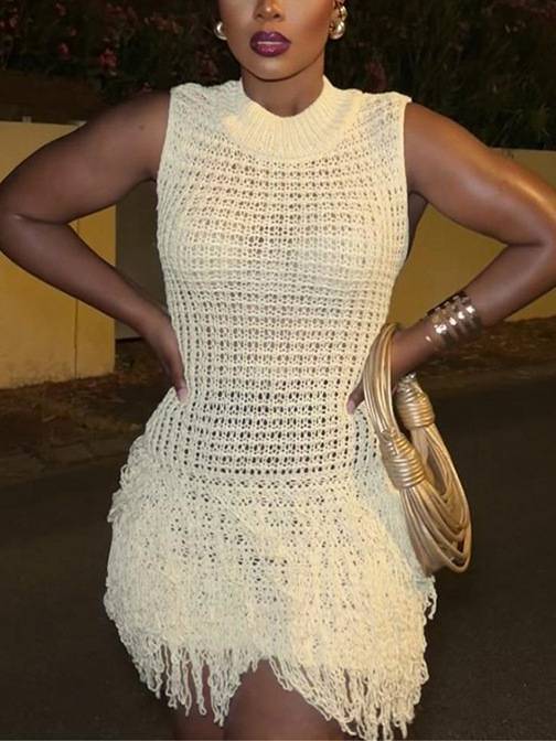 Ärmelloses Strickkleid mit Quastensaum