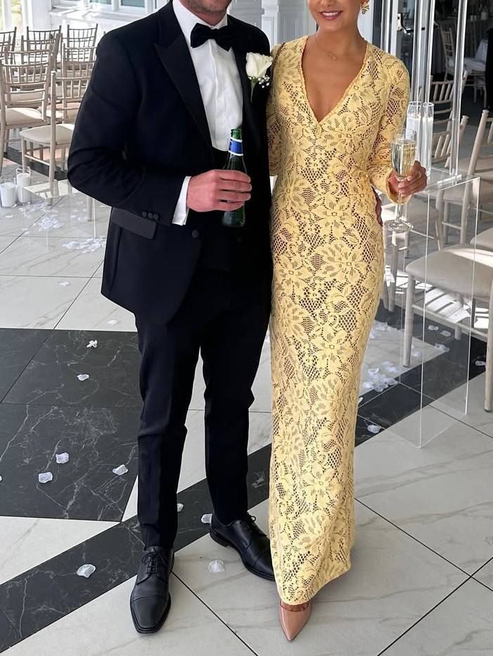 Maxikleid mit V-Ausschnitt und langen Ärmeln aus Spitze