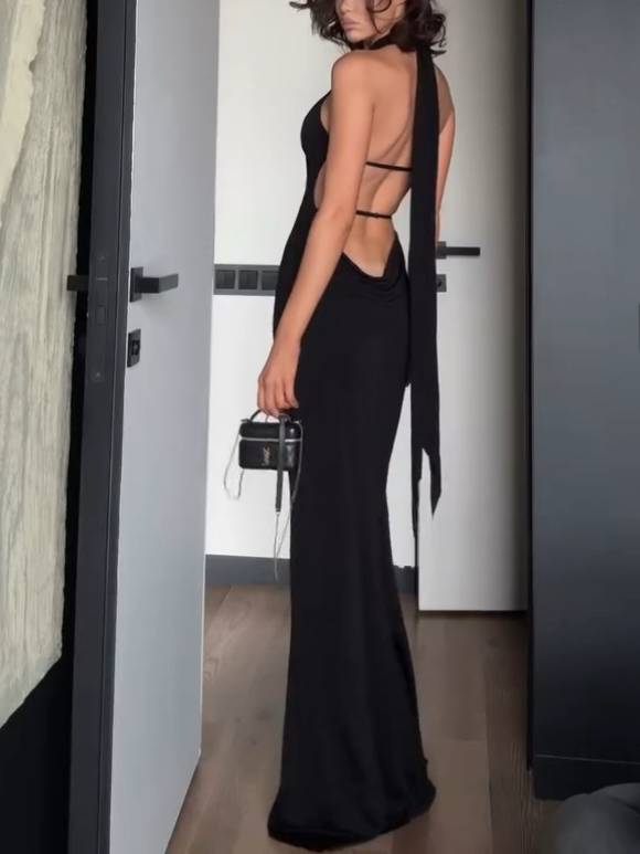 Robe longue moulante dos nu minimaliste et sexy