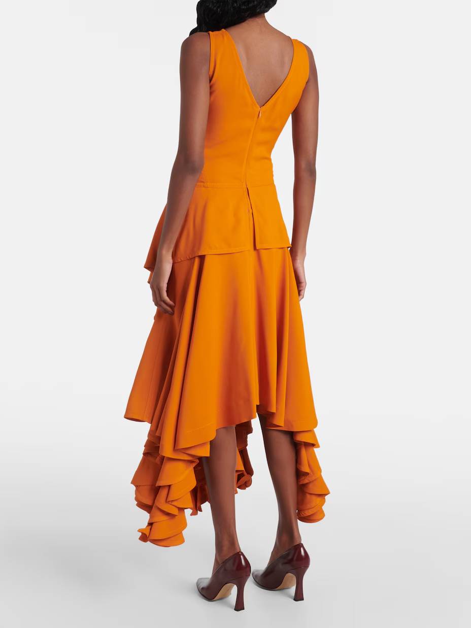 Kleid mit V-Ausschnitt und unregelmäßigem Saum