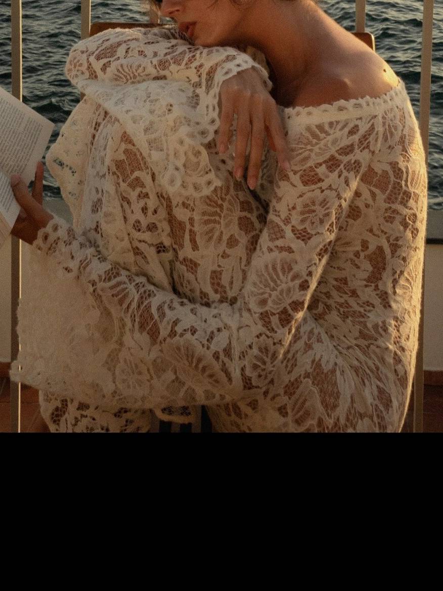 Elegantes, schulterfreies Maxikleid mit schmaler Passform aus Spitze