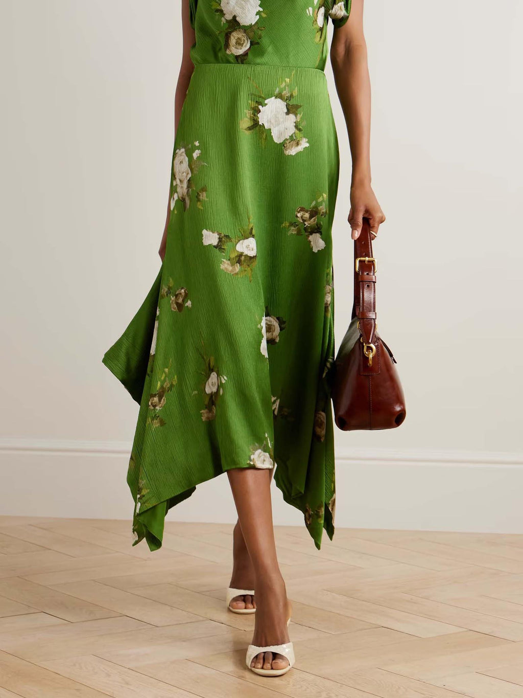 Exquisiter unregelmäßiger Satinrock mit Rosenblumenmuster