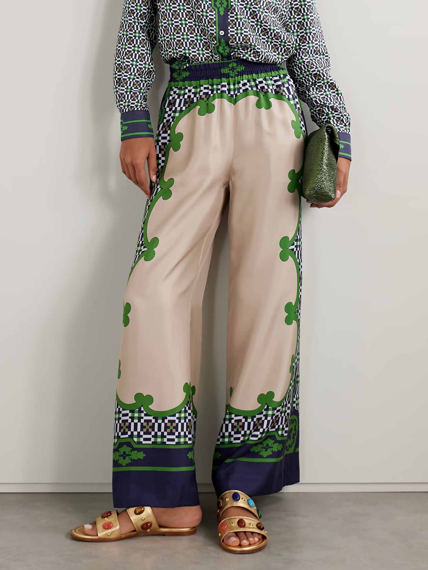 Einzigartige Satinhose mit weitem Bein und geometrischem Print