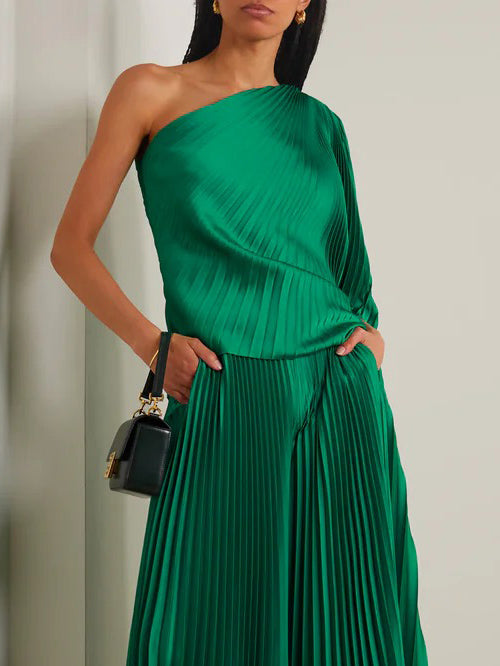 Elegantes One-Shoulder-Top aus asymmetrischem, plissiertem Satin