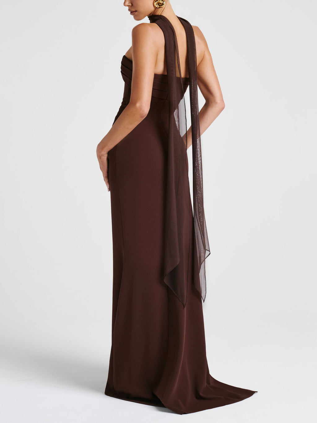Robe longue de soirée élégante à col bandeau et fente