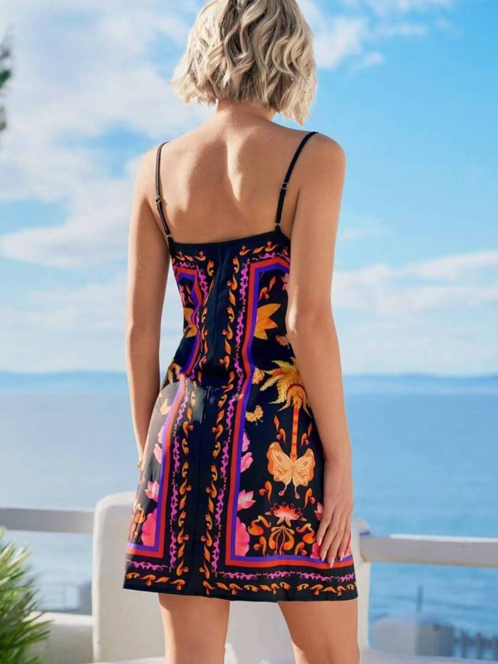 Robe à bretelles à lacets et col en V