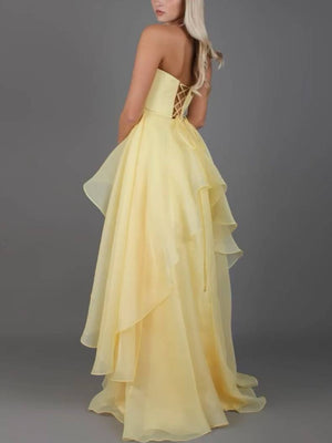 Mehrlagiges Maxikleid mit Tube-Top und Schlitz vorne