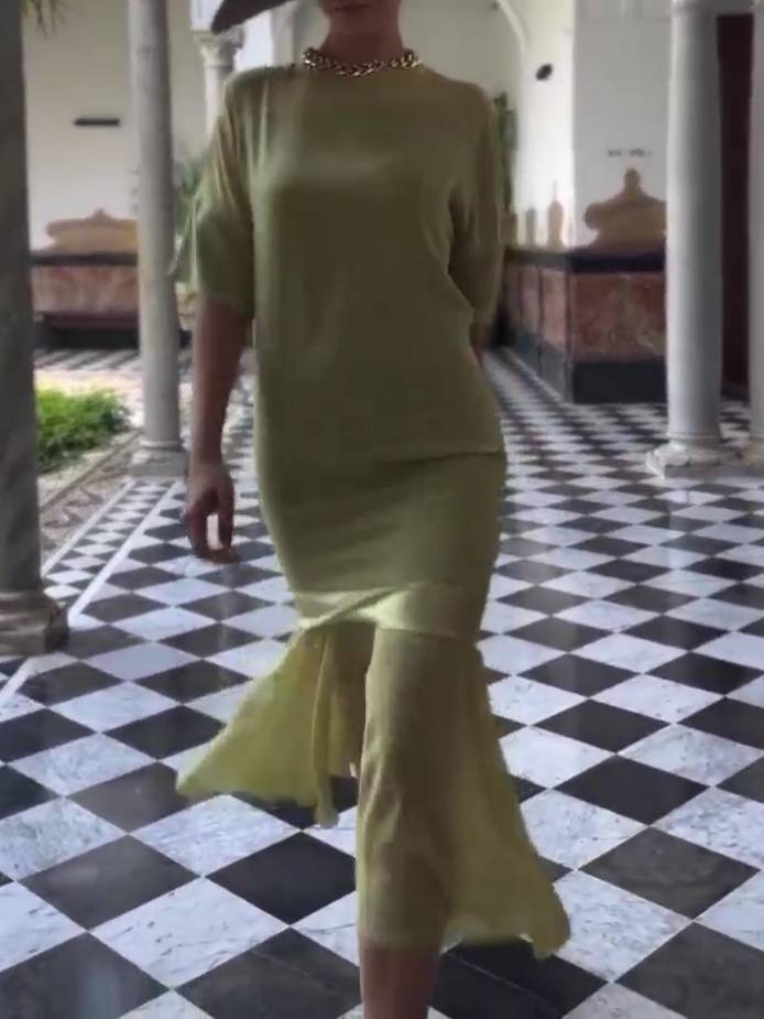 Robe mi-longue à épissures minimalistes