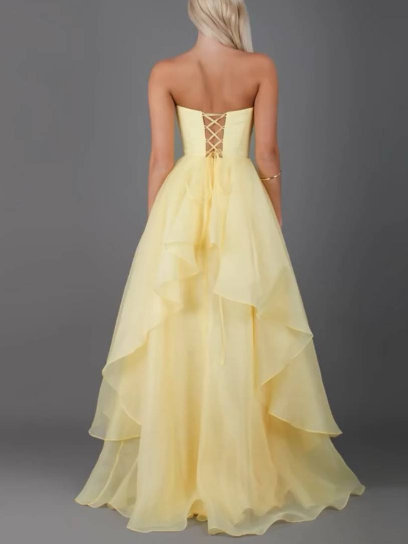 Mehrlagiges Maxikleid mit Tube-Top und Schlitz vorne