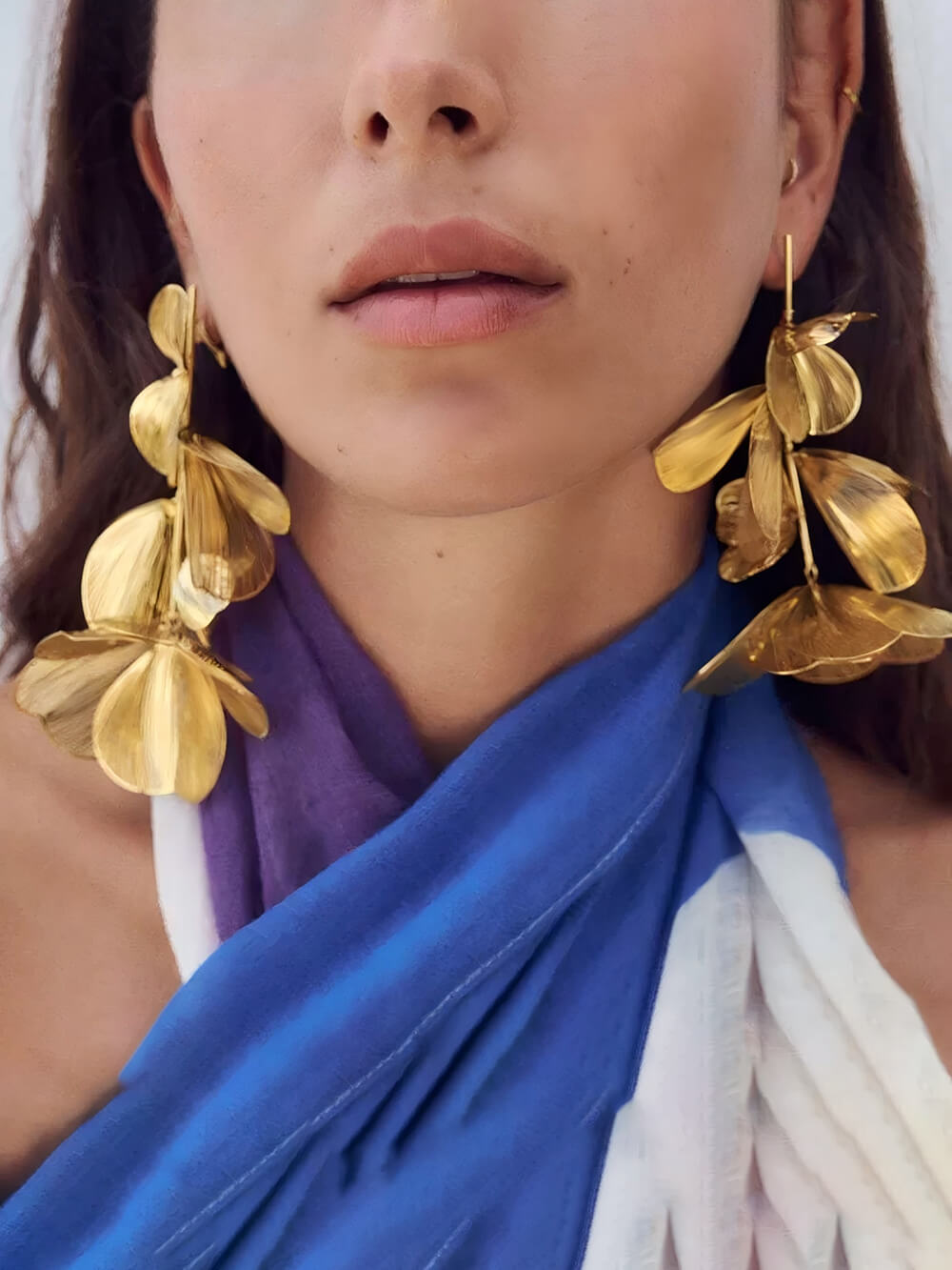 Boucles d'oreilles à fleurs creuses exagérées au design rétro