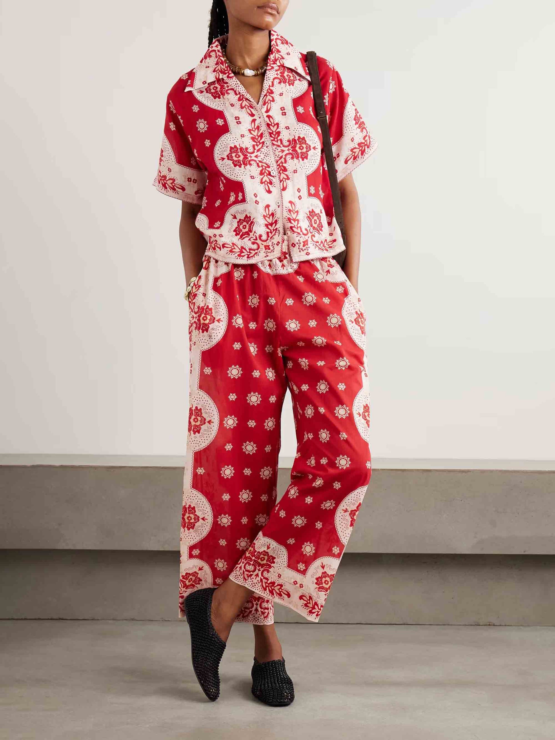 Retro-Hose mit weitem Bein und leuchtendem Blumenmuster