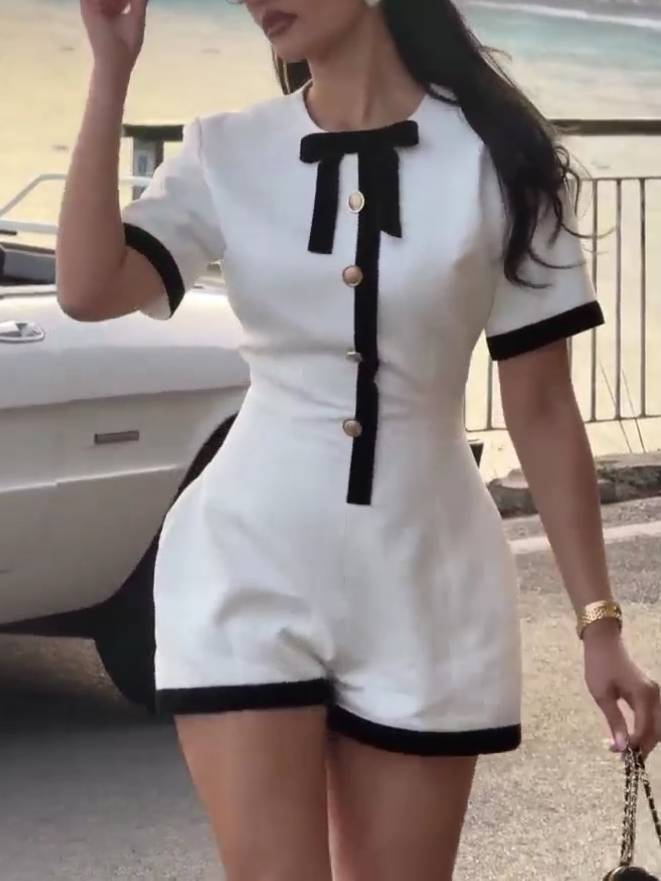 Combinaison élégante à contraste de couleurs noir et blanc