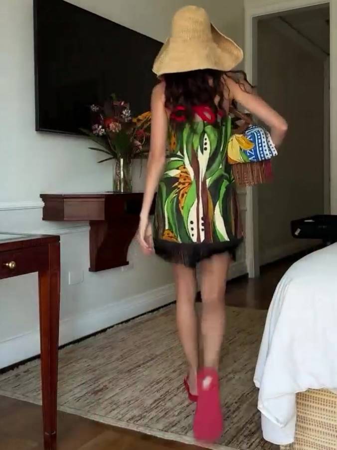 Einzigartiges bedrucktes Sling-Kleid mit Quasten