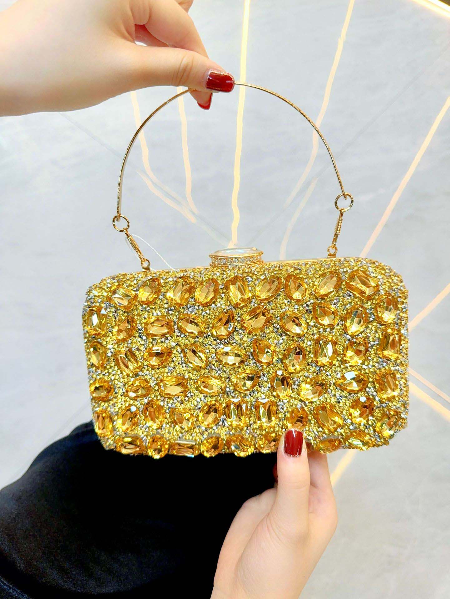 Sac à main pochette brillant