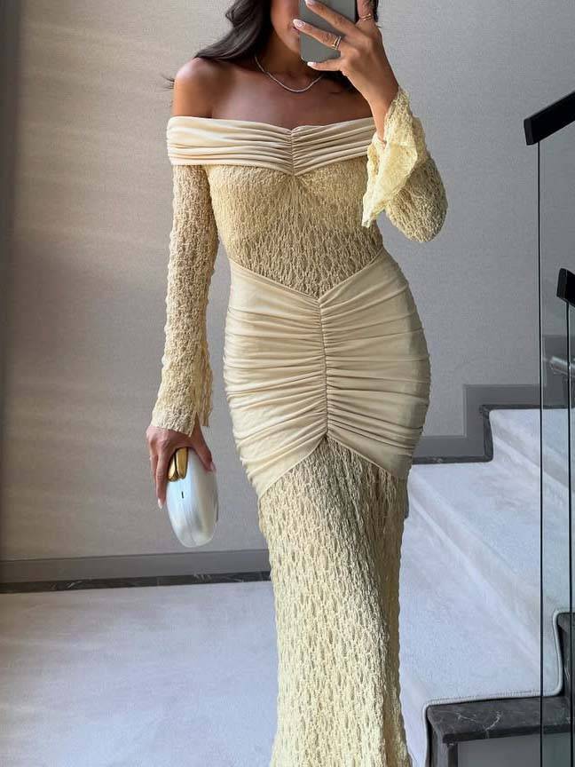 Elegantes schulterfreies Maxikleid aus Spitze mit Plissee