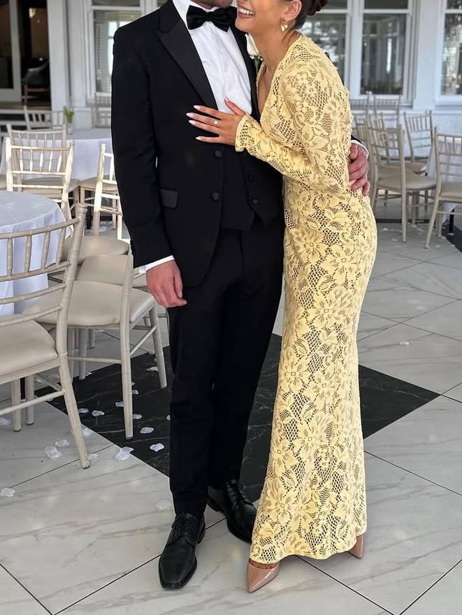 Maxikleid mit V-Ausschnitt und langen Ärmeln aus Spitze