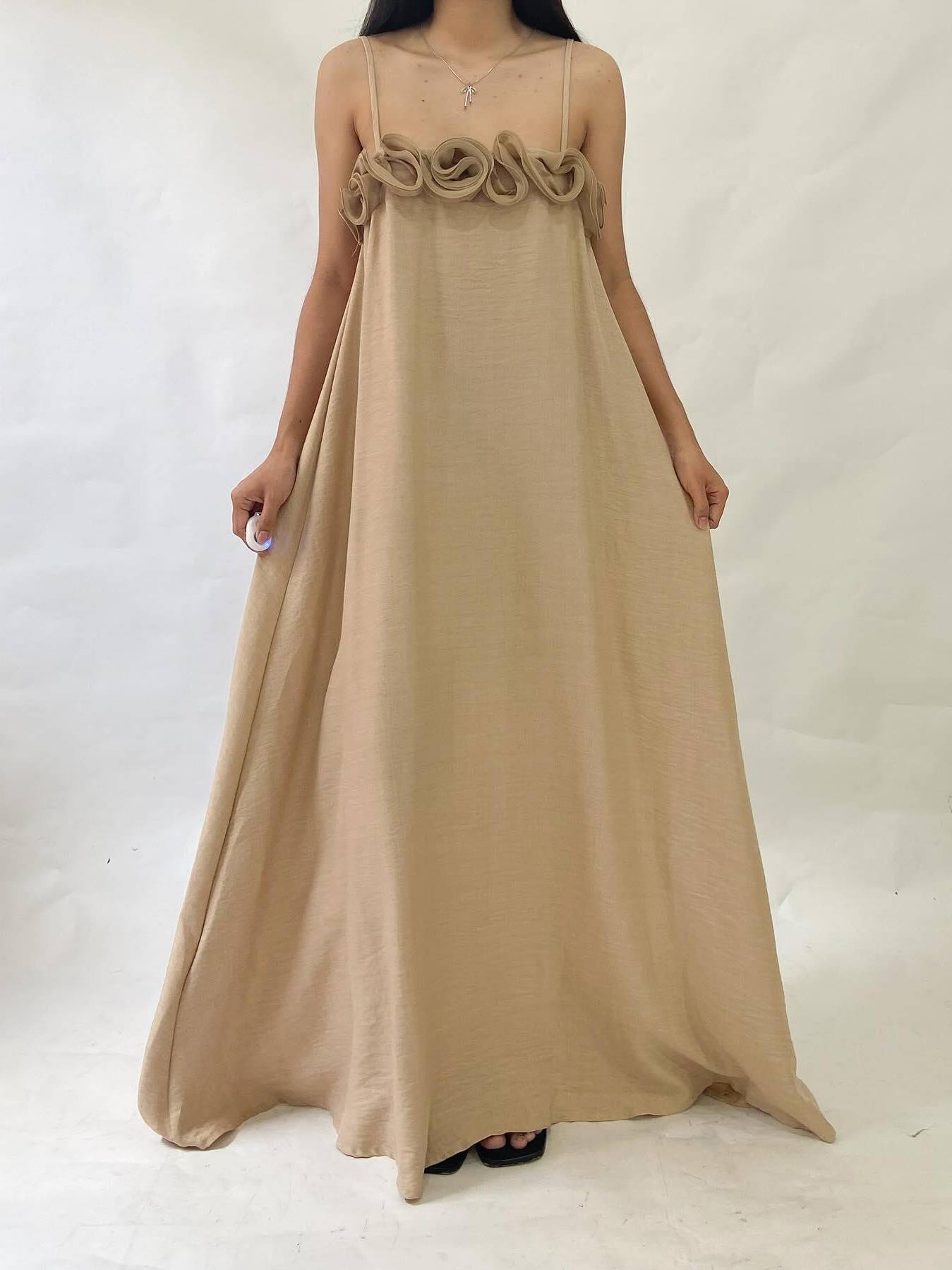 Robe longue à fleurs tridimensionnelles