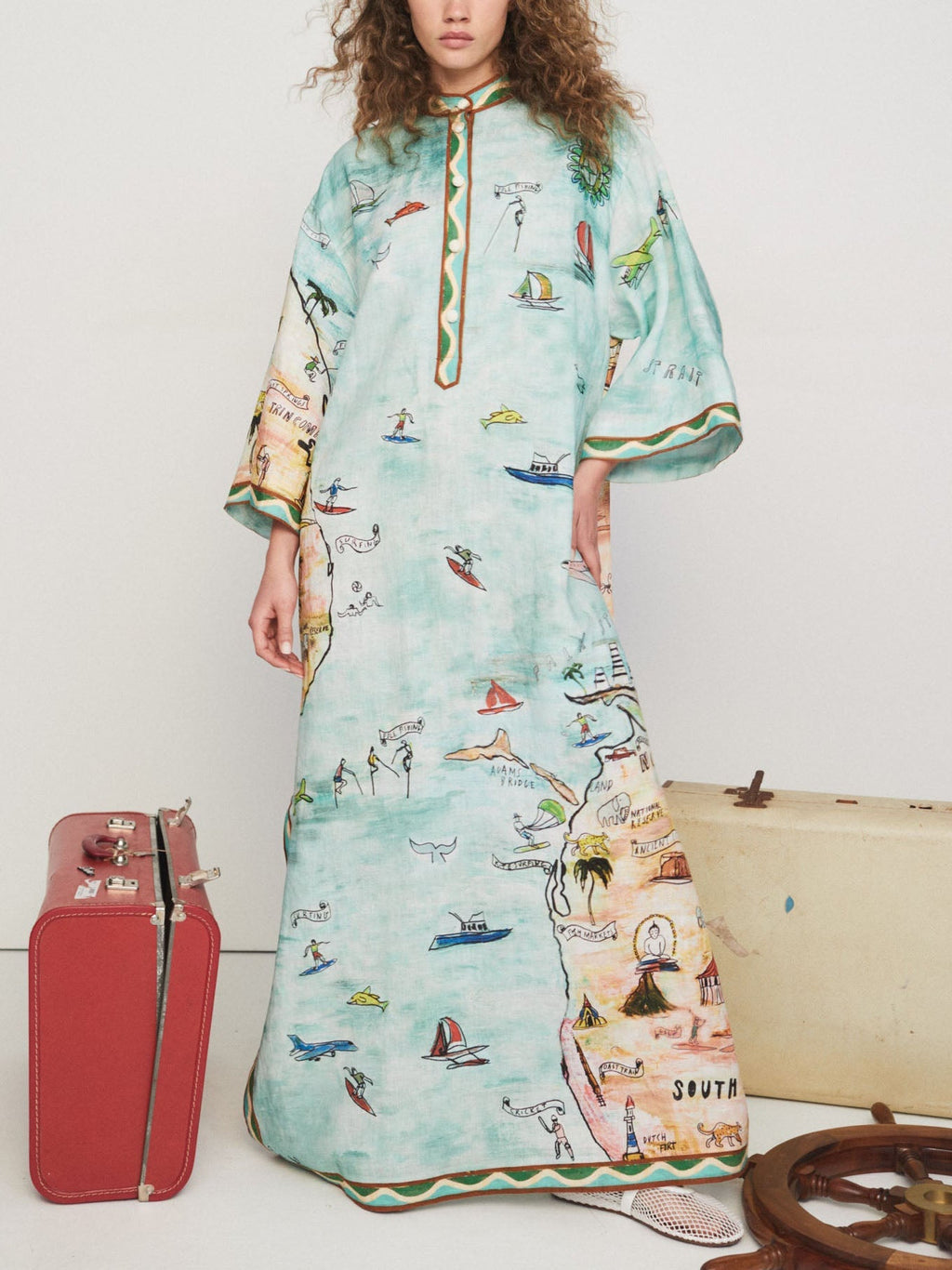 Robe longue fendue en satin moderne à imprimé Art Island