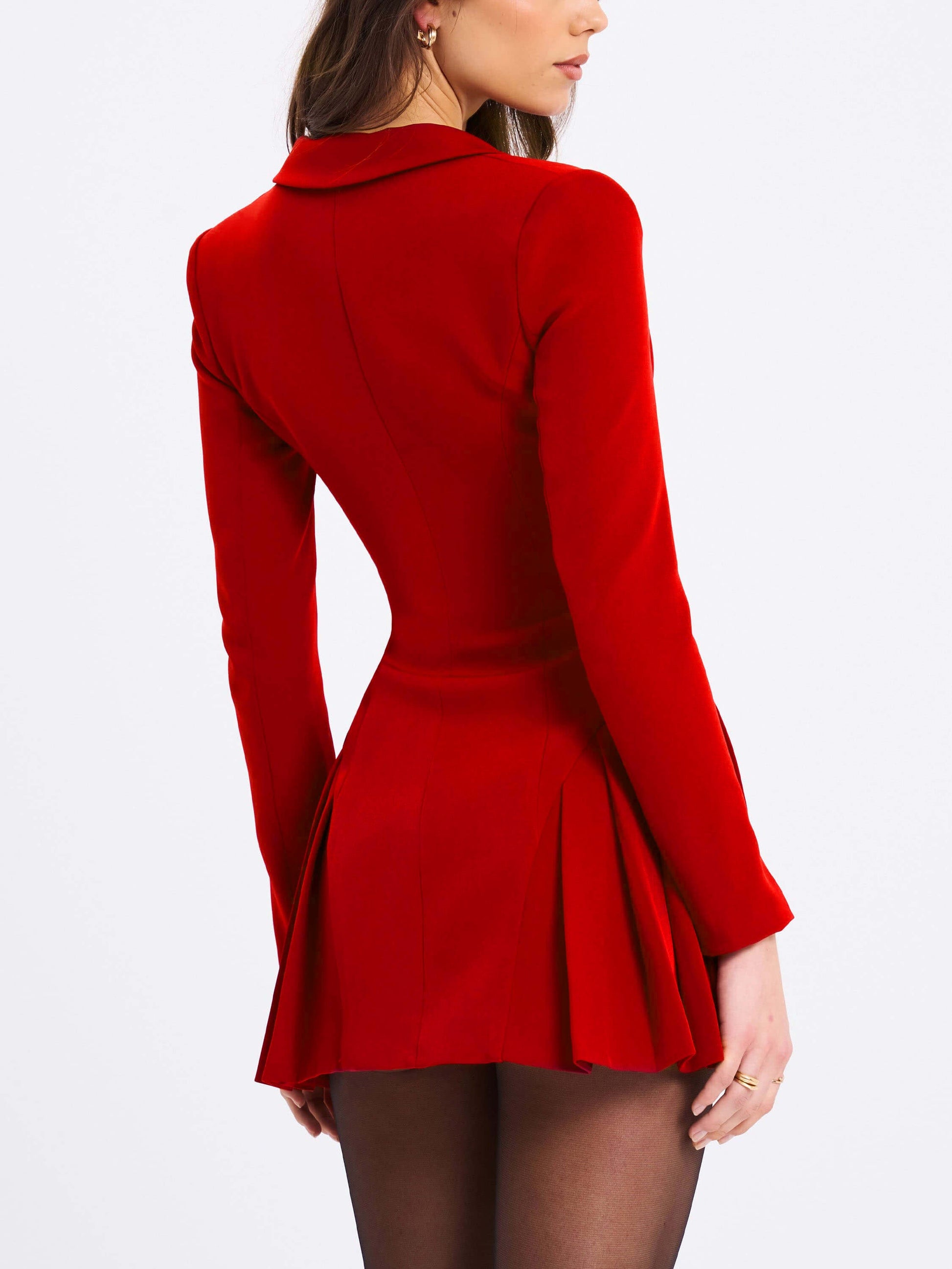 Elegantes Minikleid mit tiefem V-Ausschnitt und Plissee