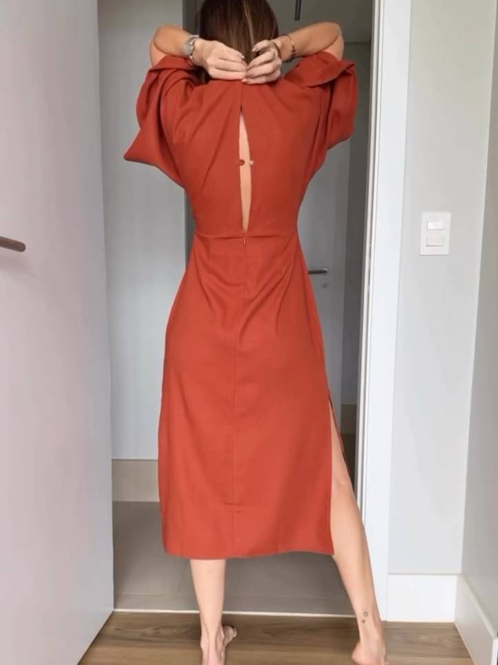 Kleid mit Fledermausärmeln und Schnürung