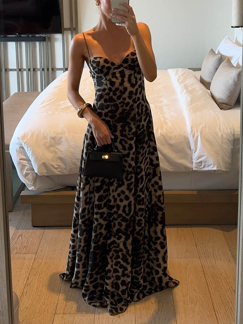 Elegantes Maxikleid mit Leopardenmuster und Riemchen