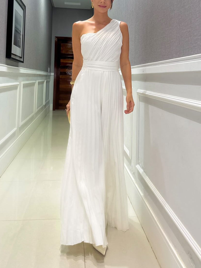 Eleganter Jumpsuit mit plissiertem schrägem Ausschnitt und Taille