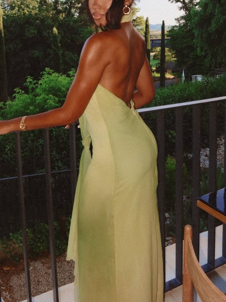 Robe longue moulante dos nu à lacets et col licou