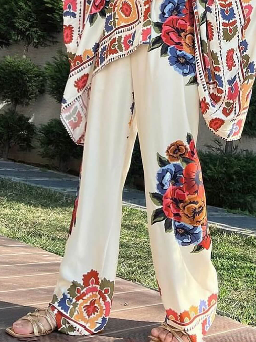 Einzigartige Hose mit weitem Bein und Ethno-Print und elastischer Taille